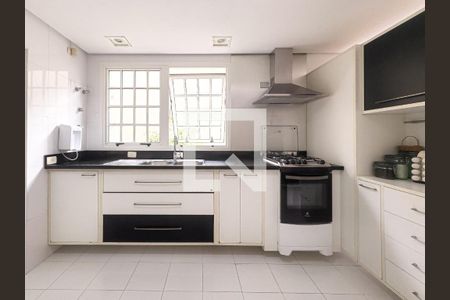 Casa à venda com 560m², 4 quartos e 4 vagas
