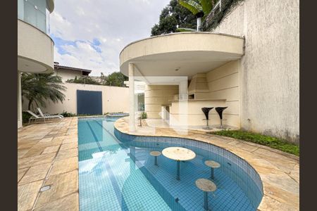 Casa à venda com 560m², 4 quartos e 4 vagas