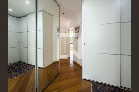 Casa à venda com 560m², 4 quartos e 4 vagas