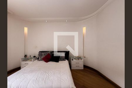 Casa à venda com 560m², 4 quartos e 4 vagas