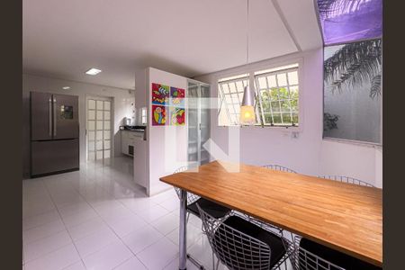 Casa à venda com 560m², 4 quartos e 4 vagas