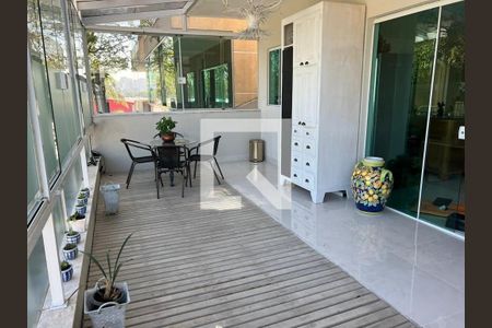 Casa de condomínio à venda com 300m², 5 quartos e 3 vagas