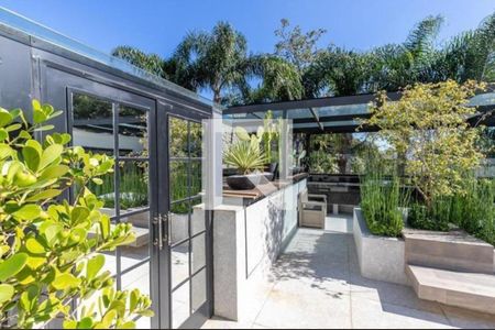 Casa de condomínio à venda com 550m², 4 quartos e 5 vagas