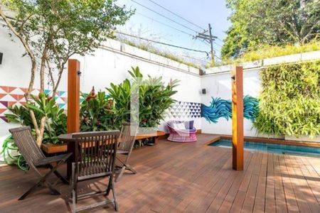 Casa de condomínio à venda com 550m², 4 quartos e 5 vagas