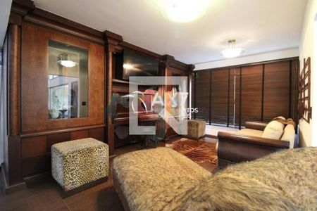 Casa de condomínio à venda com 700m², 4 quartos e 4 vagas
