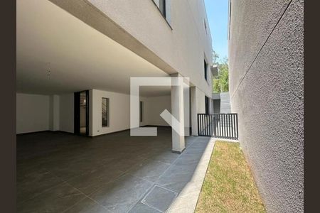 Casa de condomínio à venda com 828m², 4 quartos e 5 vagas