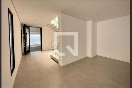 Casa de condomínio à venda com 828m², 4 quartos e 5 vagas