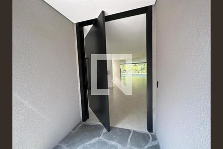 Casa de condomínio à venda com 828m², 4 quartos e 5 vagas