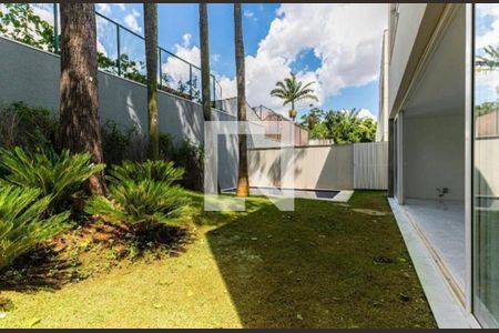 Casa de condomínio à venda com 525m², 4 quartos e 5 vagas