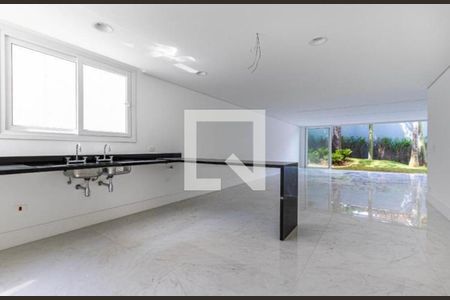 Casa de condomínio à venda com 525m², 4 quartos e 5 vagas