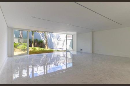 Casa de condomínio à venda com 525m², 4 quartos e 5 vagas