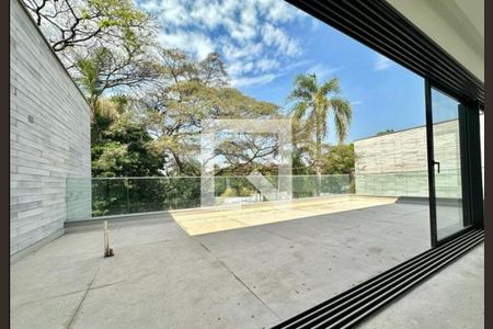 Casa de condomínio à venda com 748m², 3 quartos e 5 vagas