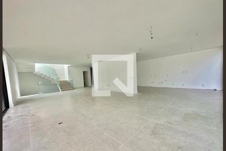 Casa de condomínio à venda com 748m², 3 quartos e 5 vagas