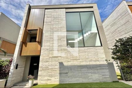 Casa de condomínio à venda com 748m², 3 quartos e 5 vagas