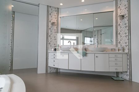 Casa à venda com 470m², 5 quartos e sem vaga Casa à venda com 470m², 5 quartos e sem vagaBanheiro da Suíte 3