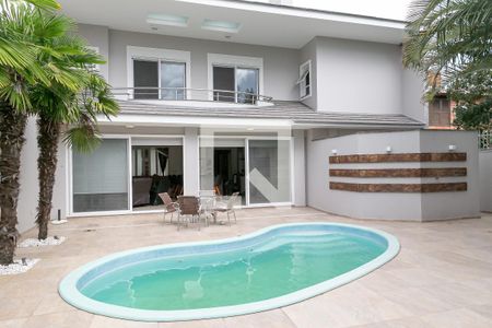 Casa à venda com 470m², 5 quartos e sem vaga Casa à venda com 470m², 5 quartos e sem vagaÁrea comum - Piscina