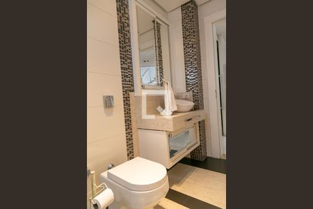 Casa à venda com 470m², 5 quartos e sem vaga Casa à venda com 470m², 5 quartos e sem vagaBanheiro Corredor