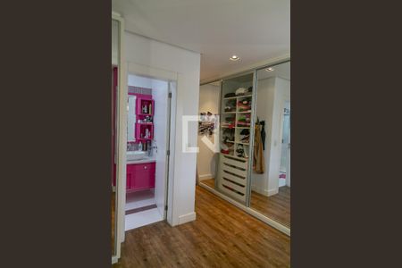 Casa à venda com 470m², 5 quartos e sem vaga Casa à venda com 470m², 5 quartos e sem vagaCloset da suíte 2