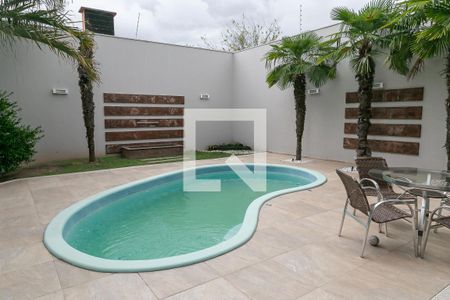 Casa à venda com 470m², 5 quartos e sem vaga Casa à venda com 470m², 5 quartos e sem vagaÁrea comum - Piscina