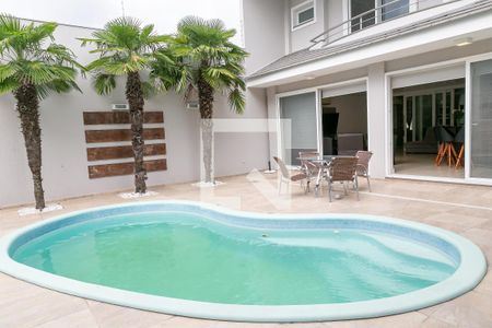 Casa à venda com 470m², 5 quartos e sem vaga Casa à venda com 470m², 5 quartos e sem vagaÁrea comum - Piscina