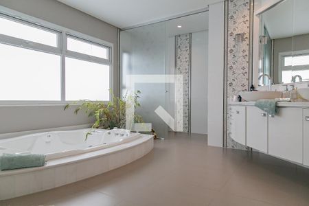 Casa à venda com 470m², 5 quartos e sem vaga Casa à venda com 470m², 5 quartos e sem vagaBanheiro da Suíte 3