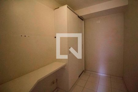 Casa de condomínio à venda com 340m², 4 quartos e 4 vagas Casa de condomínio à venda com 340m², 4 quartos e 4 vagasQuarto de Serviço