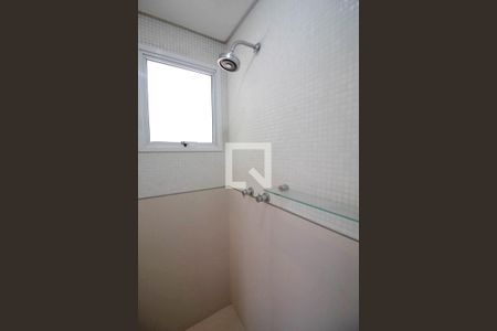 Casa de condomínio à venda com 340m², 4 quartos e 4 vagas Casa de condomínio à venda com 340m², 4 quartos e 4 vagasBanheiro da Suíte 1