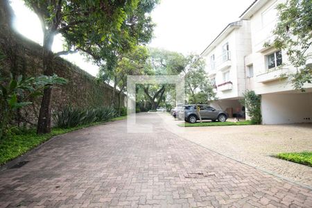 Casa de condomínio à venda com 340m², 4 quartos e 4 vagas Casa de condomínio à venda com 340m², 4 quartos e 4 vagasÁrea comum