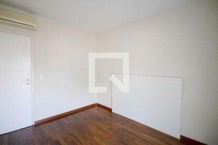 Casa de condomínio à venda com 340m², 4 quartos e 4 vagas Casa de condomínio à venda com 340m², 4 quartos e 4 vagasSuíte 1