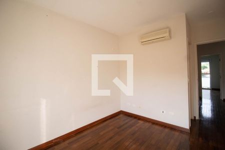 Casa de condomínio à venda com 340m², 4 quartos e 4 vagas Casa de condomínio à venda com 340m², 4 quartos e 4 vagasSuíte 3