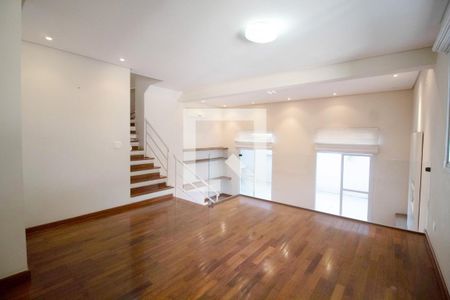 Casa de condomínio à venda com 340m², 4 quartos e 4 vagas Casa de condomínio à venda com 340m², 4 quartos e 4 vagasSala de Jantar