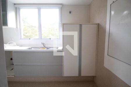 Casa de condomínio à venda com 340m², 4 quartos e 4 vagas Casa de condomínio à venda com 340m², 4 quartos e 4 vagasCozinha