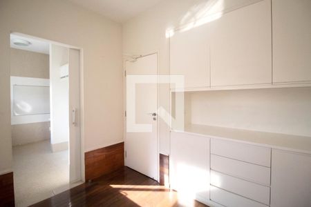 Casa de condomínio à venda com 340m², 4 quartos e 4 vagas Casa de condomínio à venda com 340m², 4 quartos e 4 vagasCopa