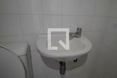 Casa de condomínio à venda com 340m², 4 quartos e 4 vagas Casa de condomínio à venda com 340m², 4 quartos e 4 vagasBanheiro de Serviço