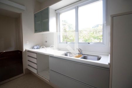 Casa de condomínio à venda com 340m², 4 quartos e 4 vagas Casa de condomínio à venda com 340m², 4 quartos e 4 vagasCozinha