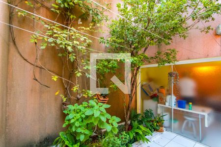 Casa à venda com 200m², 4 quartos e 4 vagas Casa à venda com 200m², 4 quartos e 4 vagasQuintal