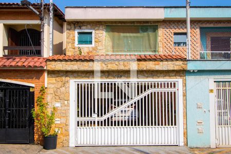 Casa à venda com 200m², 4 quartos e 4 vagas Casa à venda com 200m², 4 quartos e 4 vagasFachada