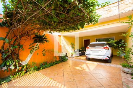 Casa à venda com 200m², 4 quartos e 4 vagas Casa à venda com 200m², 4 quartos e 4 vagasGaragem