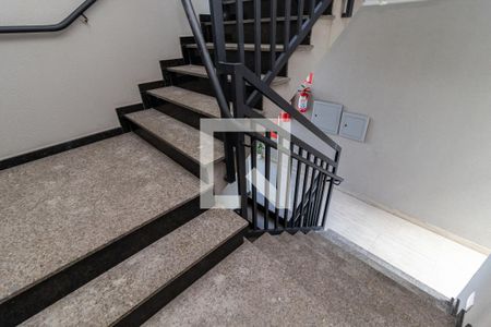 Apartamento à venda com 47m², 2 quartos e 1 vagaEscada