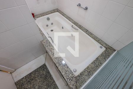 Apartamento à venda com 194m², 3 quartos e 4 vagasSuíte 1 - Banheiro