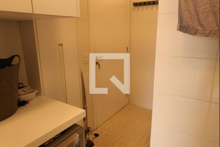 Apartamento à venda com 120m², 3 quartos e 2 vagas Apartamento à venda com 120m², 3 quartos e 2 vagasLavanderia