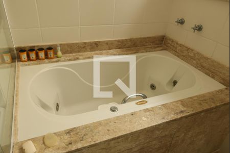 Apartamento à venda com 120m², 3 quartos e 2 vagas Apartamento à venda com 120m², 3 quartos e 2 vagasBanheiro da Suíte 1