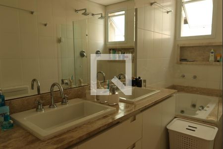 Apartamento à venda com 120m², 3 quartos e 2 vagas Apartamento à venda com 120m², 3 quartos e 2 vagasBanheiro da Suíte 1