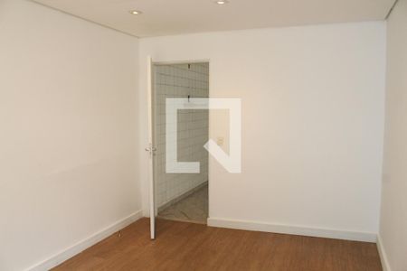 Casa à venda com 240m², 4 quartos e 4 vagasQuarto Suíte