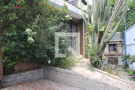 Casa à venda com 240m², 4 quartos e 4 vagasFachada