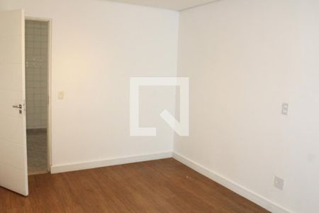 Casa à venda com 240m², 4 quartos e 4 vagasQuarto Suíte