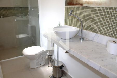 Casa à venda com 240m², 4 quartos e 4 vagasBanheiro da Suíte