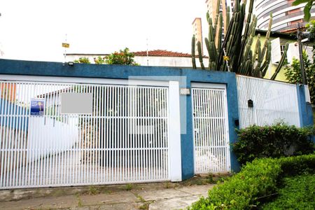 Casa à venda com 240m², 4 quartos e 4 vagasFachada