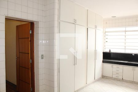 Casa à venda com 240m², 4 quartos e 4 vagasCozinha