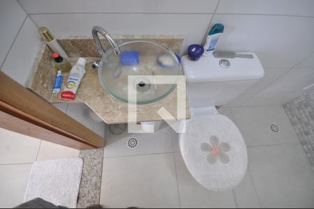 Casa de condomínio à venda com 45m², 2 quartos e 2 vagasBanheiro 2